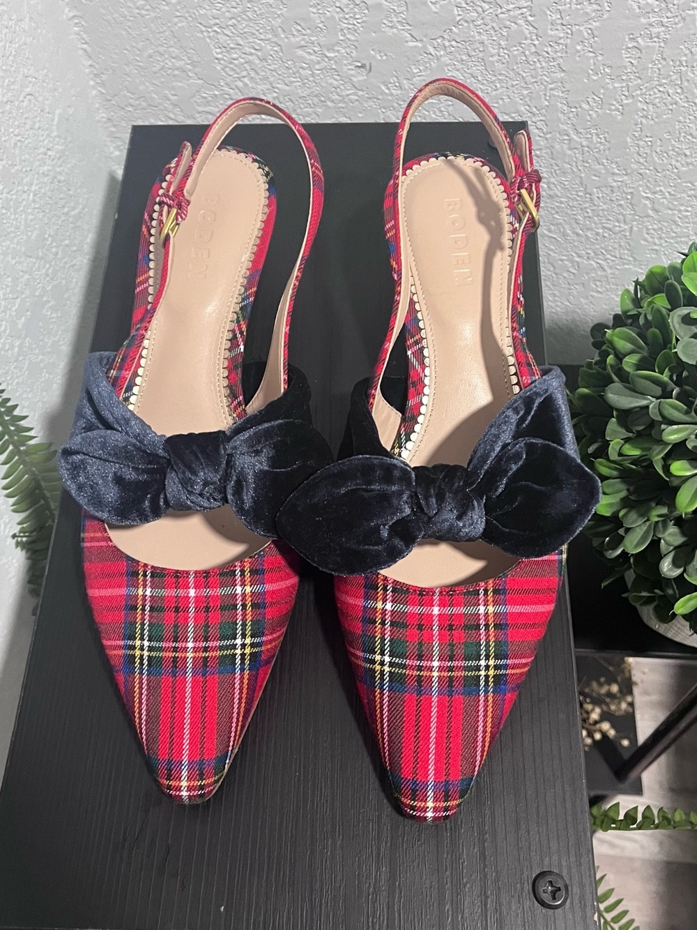 Boden Red Plaid Slingback Mules with Navy Velvet Bow Sz 9 (EU 40). Very Fall! 🍁